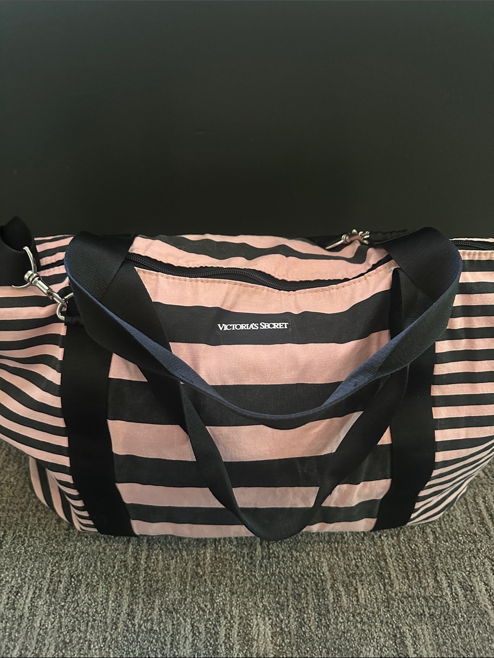 🎀 Victoria's Secret 2017  Signature Weekend Bag
